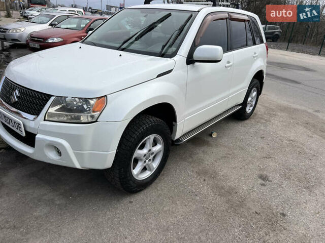 Белый Сузуки Гранд Витара, объемом двигателя 2.39 л и пробегом 280 тыс. км за 7650 $, фото 15 на Automoto.ua