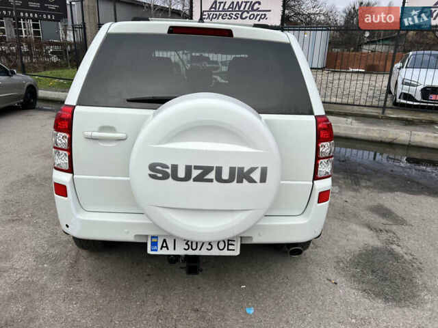 Белый Сузуки Гранд Витара, объемом двигателя 2.39 л и пробегом 280 тыс. км за 7650 $, фото 17 на Automoto.ua