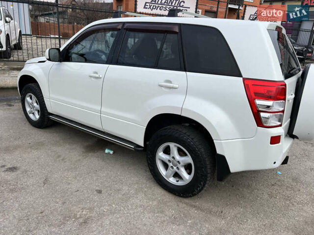 Белый Сузуки Гранд Витара, объемом двигателя 2.39 л и пробегом 280 тыс. км за 7650 $, фото 16 на Automoto.ua