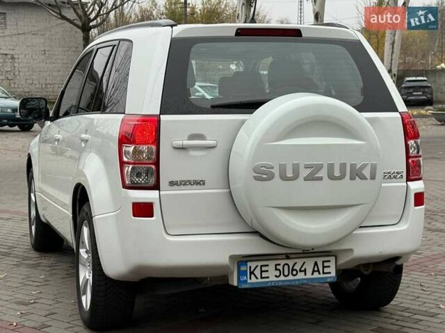 Білий Сузукі Гранд Вітара, об'ємом двигуна 2.4 л та пробігом 181 тис. км за 10900 $, фото 4 на Automoto.ua