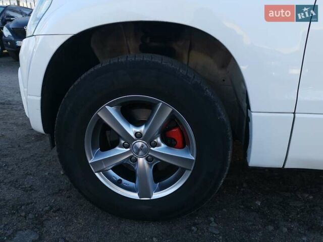 Білий Сузукі Гранд Вітара, об'ємом двигуна 1.87 л та пробігом 196 тис. км за 11500 $, фото 9 на Automoto.ua