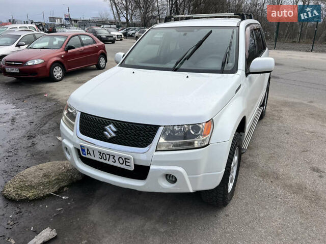 Белый Сузуки Гранд Витара, объемом двигателя 2.39 л и пробегом 280 тыс. км за 7650 $, фото 14 на Automoto.ua