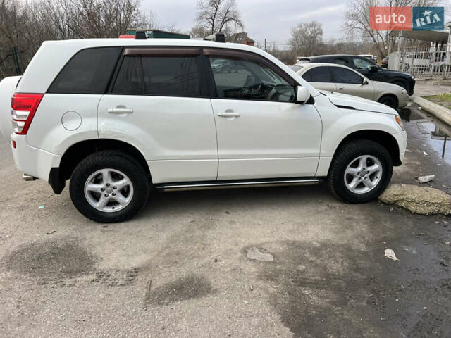 Белый Сузуки Гранд Витара, объемом двигателя 2.39 л и пробегом 280 тыс. км за 7650 $, фото 9 на Automoto.ua