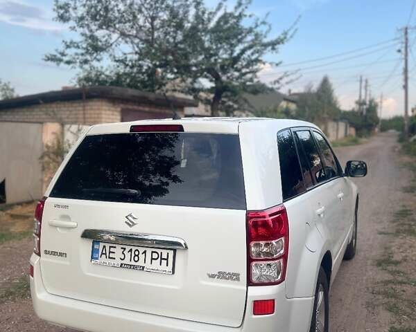 Белый Сузуки Гранд Витара, объемом двигателя 2.39 л и пробегом 180 тыс. км за 9000 $, фото 10 на Automoto.ua