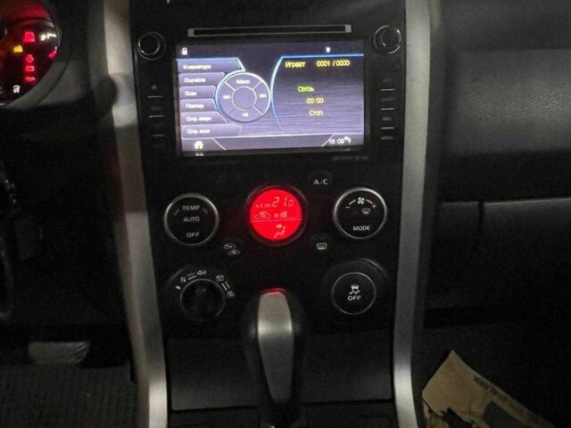 Белый Сузуки Гранд Витара, объемом двигателя 2.4 л и пробегом 91 тыс. км за 13000 $, фото 9 на Automoto.ua