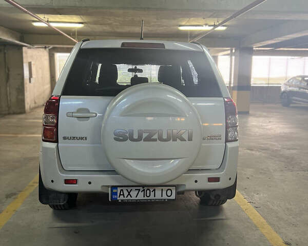 Белый Сузуки Гранд Витара, объемом двигателя 2.39 л и пробегом 91 тыс. км за 13000 $, фото 5 на Automoto.ua