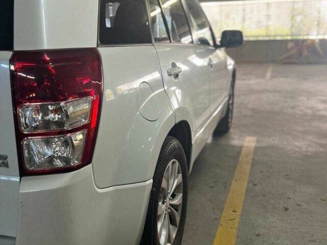 Белый Сузуки Гранд Витара, объемом двигателя 2.4 л и пробегом 91 тыс. км за 13000 $, фото 6 на Automoto.ua