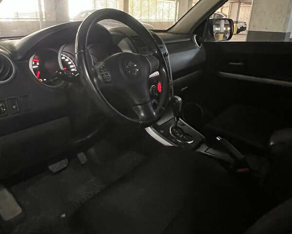 Белый Сузуки Гранд Витара, объемом двигателя 2.39 л и пробегом 91 тыс. км за 13000 $, фото 10 на Automoto.ua