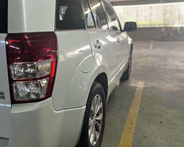 Белый Сузуки Гранд Витара, объемом двигателя 2.39 л и пробегом 91 тыс. км за 13000 $, фото 6 на Automoto.ua