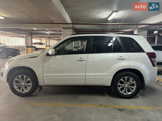 Белый Сузуки Гранд Витара, объемом двигателя 2.39 л и пробегом 91 тыс. км за 13000 $, фото 3 на Automoto.ua
