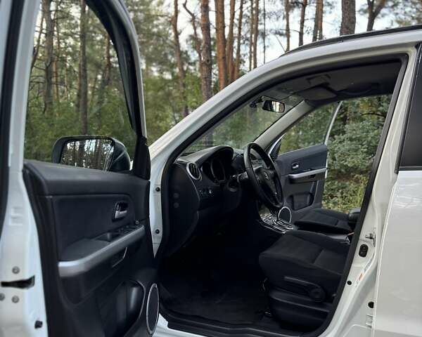 Белый Сузуки Гранд Витара, объемом двигателя 2.39 л и пробегом 251 тыс. км за 9800 $, фото 24 на Automoto.ua