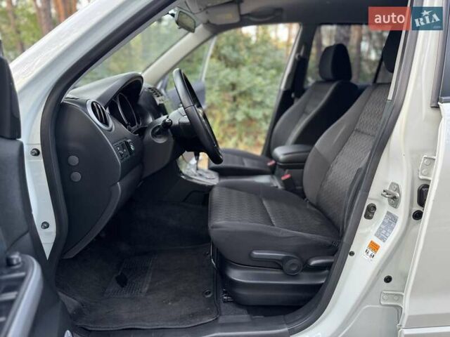 Белый Сузуки Гранд Витара, объемом двигателя 2.39 л и пробегом 251 тыс. км за 9800 $, фото 23 на Automoto.ua
