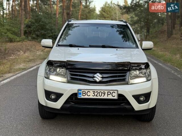 Белый Сузуки Гранд Витара, объемом двигателя 2.39 л и пробегом 251 тыс. км за 9800 $, фото 2 на Automoto.ua