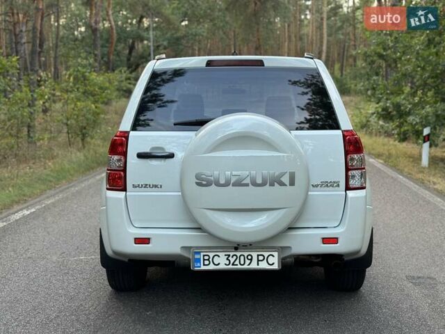 Белый Сузуки Гранд Витара, объемом двигателя 2.39 л и пробегом 251 тыс. км за 9800 $, фото 5 на Automoto.ua