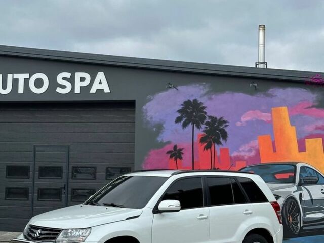 Білий Сузукі Гранд Вітара, об'ємом двигуна 2.4 л та пробігом 99 тис. км за 13799 $, фото 2 на Automoto.ua