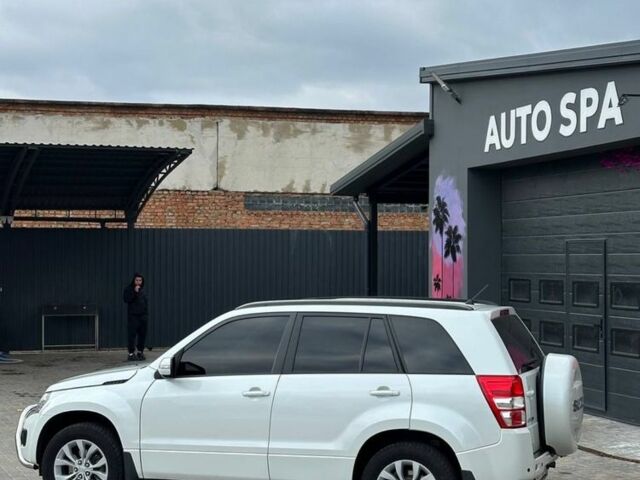 Білий Сузукі Гранд Вітара, об'ємом двигуна 2.4 л та пробігом 99 тис. км за 13799 $, фото 6 на Automoto.ua