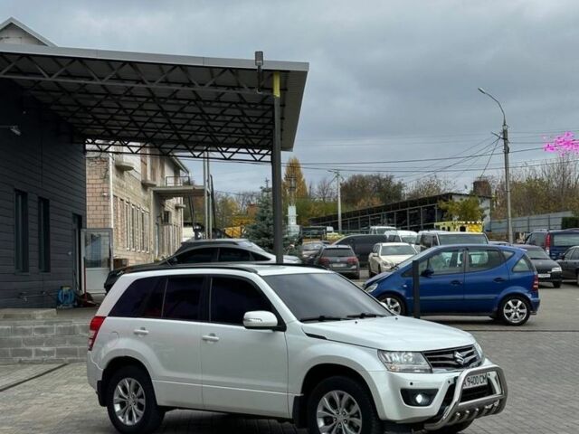 Білий Сузукі Гранд Вітара, об'ємом двигуна 2.4 л та пробігом 99 тис. км за 13799 $, фото 1 на Automoto.ua