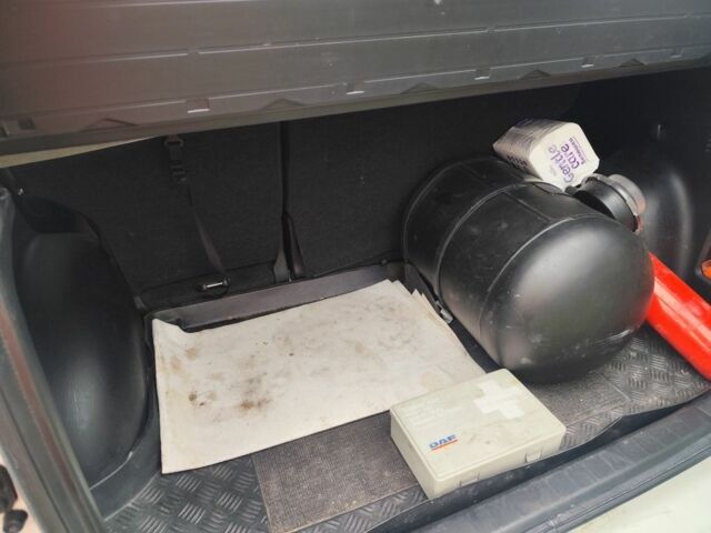 Білий Сузукі Гранд Вітара, об'ємом двигуна 0 л та пробігом 62 тис. км за 15499 $, фото 2 на Automoto.ua