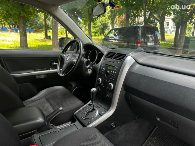 Бежевий Сузукі Гранд Вітара, об'ємом двигуна 2.4 л та пробігом 143 тис. км за 7740 $, фото 19 на Automoto.ua