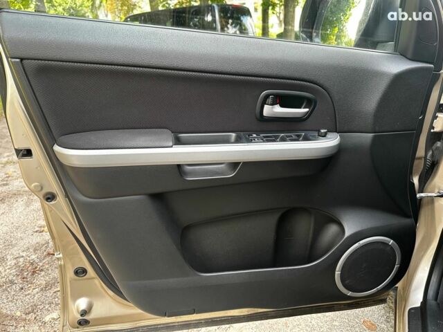 Бежевий Сузукі Гранд Вітара, об'ємом двигуна 2.4 л та пробігом 143 тис. км за 7740 $, фото 6 на Automoto.ua