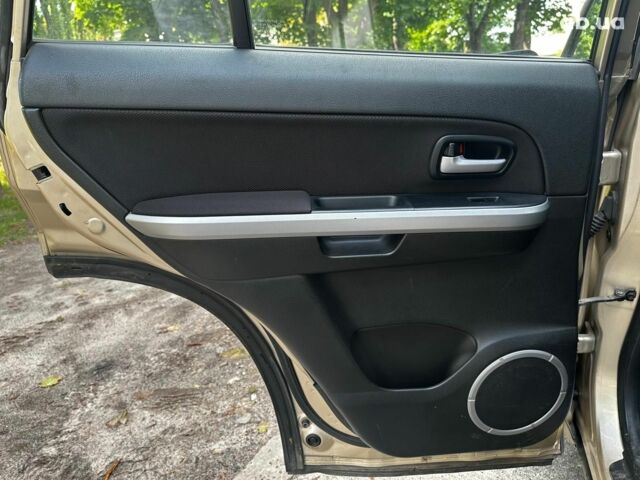 Бежевий Сузукі Гранд Вітара, об'ємом двигуна 2.4 л та пробігом 143 тис. км за 7740 $, фото 13 на Automoto.ua