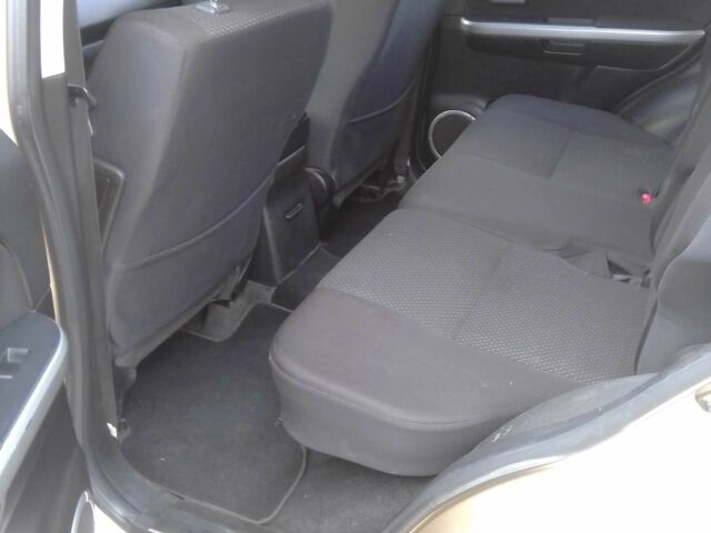 Бежевий Сузукі Гранд Вітара, об'ємом двигуна 2.4 л та пробігом 184 тис. км за 8000 $, фото 7 на Automoto.ua