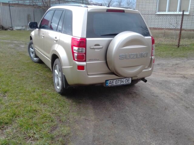 Бежевий Сузукі Гранд Вітара, об'ємом двигуна 2.4 л та пробігом 184 тис. км за 8000 $, фото 1 на Automoto.ua