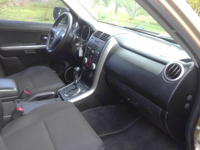 Бежевий Сузукі Гранд Вітара, об'ємом двигуна 2.4 л та пробігом 184 тис. км за 8000 $, фото 6 на Automoto.ua