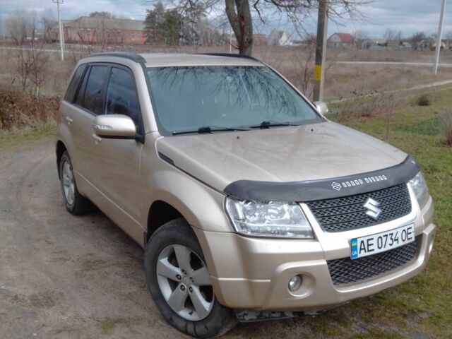 Бежевий Сузукі Гранд Вітара, об'ємом двигуна 2.4 л та пробігом 184 тис. км за 8000 $, фото 2 на Automoto.ua
