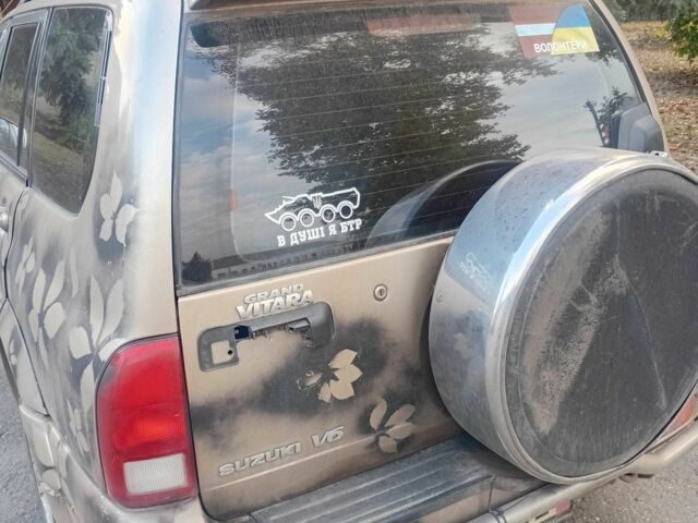 Бежевый Сузуки Гранд Витара, объемом двигателя 2.7 л и пробегом 254 тыс. км за 3497 $, фото 2 на Automoto.ua