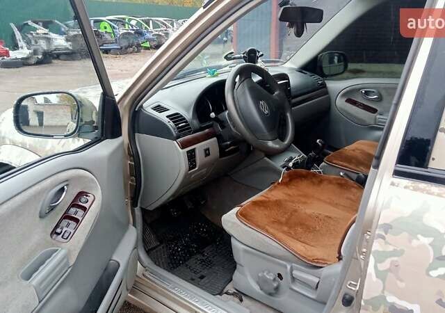 Бежевый Сузуки Гранд Витара, объемом двигателя 2.74 л и пробегом 320 тыс. км за 5000 $, фото 2 на Automoto.ua