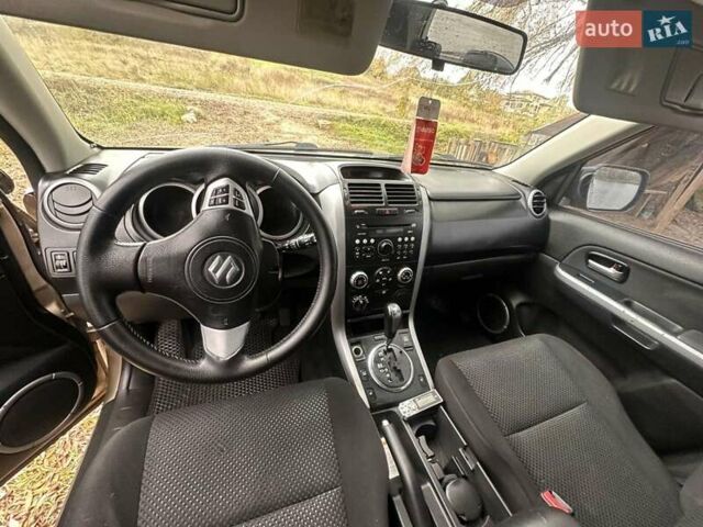 Бежевый Сузуки Гранд Витара, объемом двигателя 2 л и пробегом 204 тыс. км за 6400 $, фото 7 на Automoto.ua