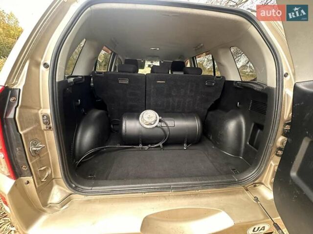Бежевый Сузуки Гранд Витара, объемом двигателя 2 л и пробегом 204 тыс. км за 6400 $, фото 4 на Automoto.ua