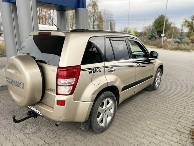 Бежевый Сузуки Гранд Витара, объемом двигателя 2 л и пробегом 300 тыс. км за 3400 $, фото 1 на Automoto.ua