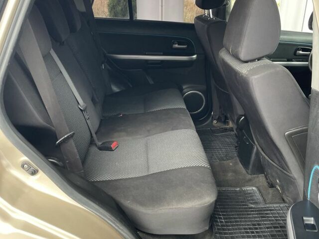 Бежевый Сузуки Гранд Витара, объемом двигателя 2 л и пробегом 300 тыс. км за 3400 $, фото 9 на Automoto.ua