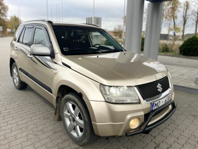 Бежевый Сузуки Гранд Витара, объемом двигателя 2 л и пробегом 300 тыс. км за 3400 $, фото 4 на Automoto.ua