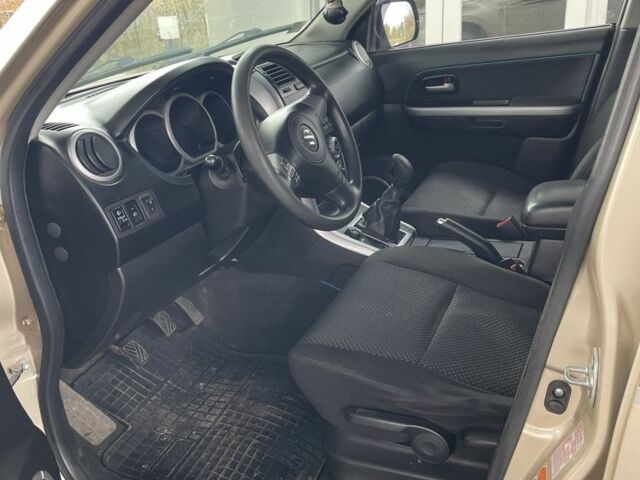 Бежевый Сузуки Гранд Витара, объемом двигателя 2 л и пробегом 300 тыс. км за 3400 $, фото 10 на Automoto.ua