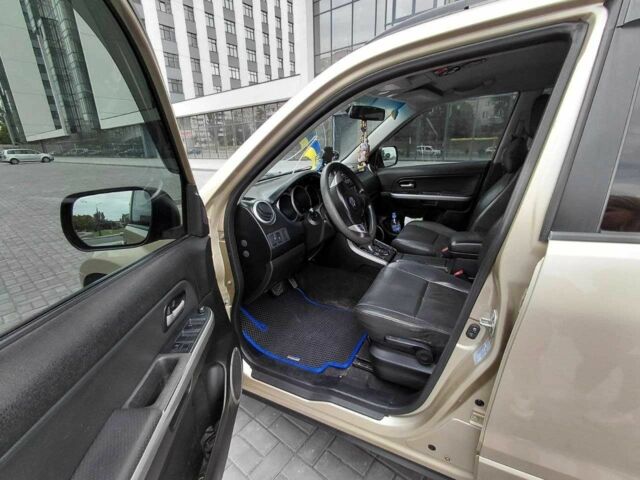 Бежевий Сузукі Гранд Вітара, об'ємом двигуна 2 л та пробігом 308 тис. км за 7000 $, фото 8 на Automoto.ua