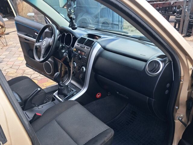 Бежевый Сузуки Гранд Витара, объемом двигателя 0 л и пробегом 300 тыс. км за 3450 $, фото 15 на Automoto.ua