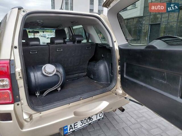 Бежевий Сузукі Гранд Вітара, об'ємом двигуна 2 л та пробігом 308 тис. км за 7000 $, фото 4 на Automoto.ua