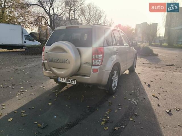 Бежевый Сузуки Гранд Витара, объемом двигателя 2 л и пробегом 110 тыс. км за 7500 $, фото 2 на Automoto.ua