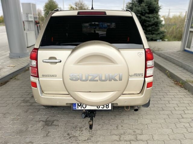Бежевый Сузуки Гранд Витара, объемом двигателя 2 л и пробегом 300 тыс. км за 3400 $, фото 2 на Automoto.ua