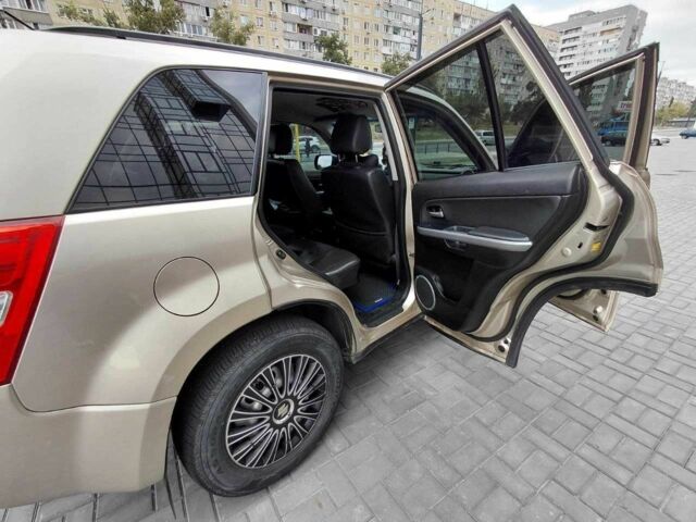 Бежевий Сузукі Гранд Вітара, об'ємом двигуна 2 л та пробігом 308 тис. км за 7000 $, фото 11 на Automoto.ua