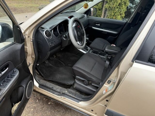 Бежевый Сузуки Гранд Витара, объемом двигателя 1.9 л и пробегом 336 тыс. км за 3500 $, фото 4 на Automoto.ua