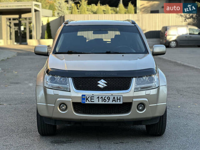 Бежевий Сузукі Гранд Вітара, об'ємом двигуна 2 л та пробігом 280 тис. км за 5799 $, фото 1 на Automoto.ua