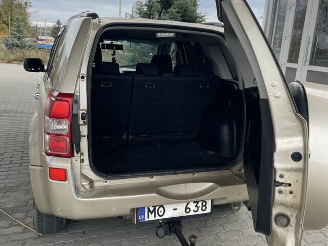 Бежевый Сузуки Гранд Витара, объемом двигателя 2 л и пробегом 300 тыс. км за 3400 $, фото 8 на Automoto.ua