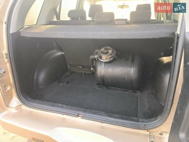 Бежевый Сузуки Гранд Витара, объемом двигателя 2 л и пробегом 110 тыс. км за 7500 $, фото 9 на Automoto.ua