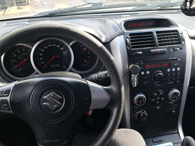 Бежевый Сузуки Гранд Витара, объемом двигателя 0 л и пробегом 300 тыс. км за 3450 $, фото 8 на Automoto.ua