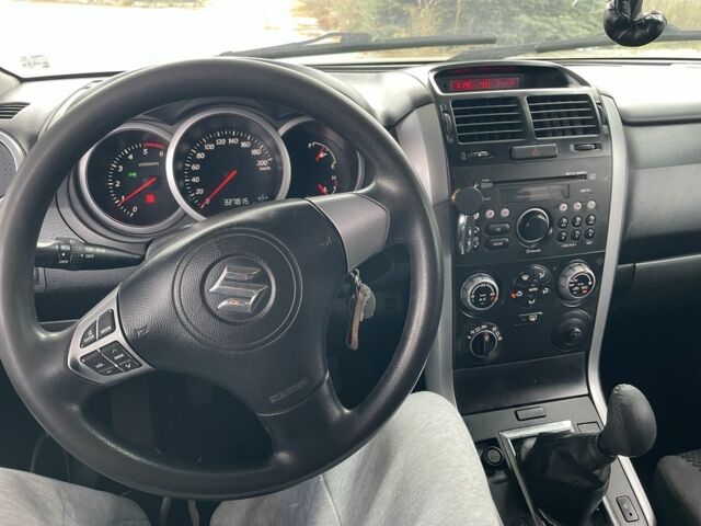 Бежевый Сузуки Гранд Витара, объемом двигателя 2 л и пробегом 300 тыс. км за 3400 $, фото 11 на Automoto.ua