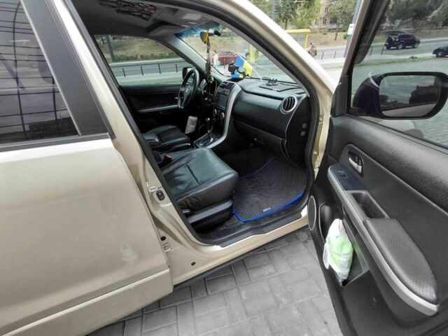 Бежевий Сузукі Гранд Вітара, об'ємом двигуна 2 л та пробігом 308 тис. км за 7000 $, фото 10 на Automoto.ua